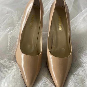 New Tan Sleek Pointed Dress Shoes Size 7